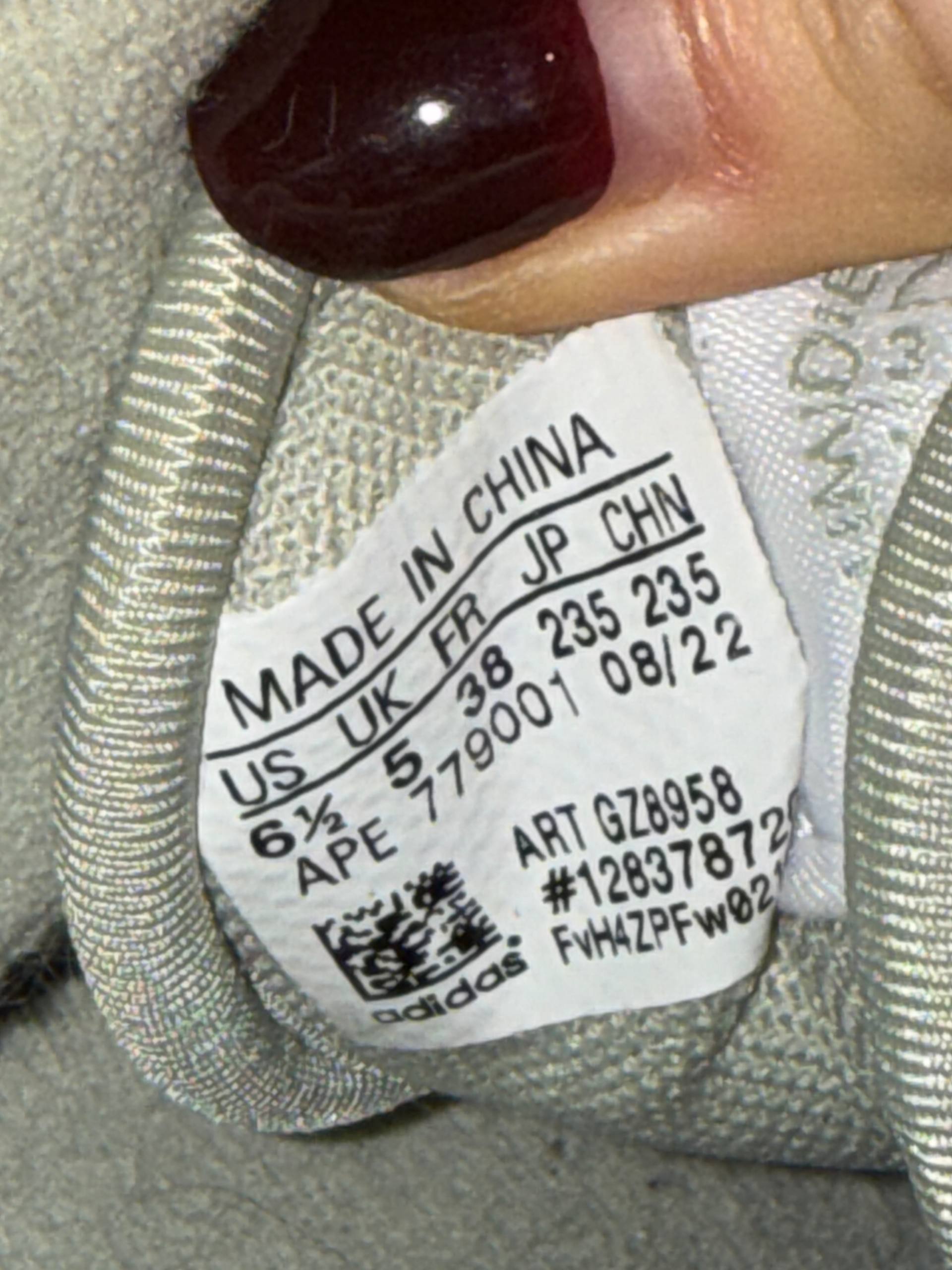 Женские кроссовки Adidas, размер 38
