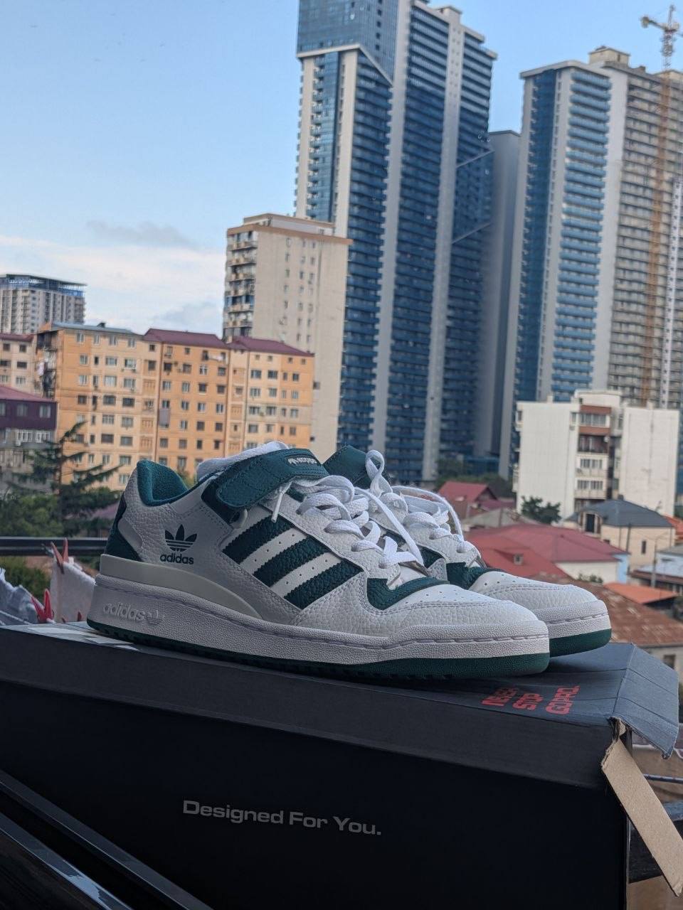 Кроссовки Adidas 42