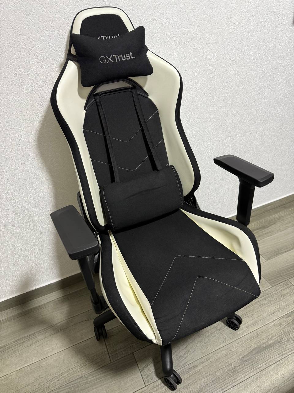 Игровое кресло Trust GXT 714W