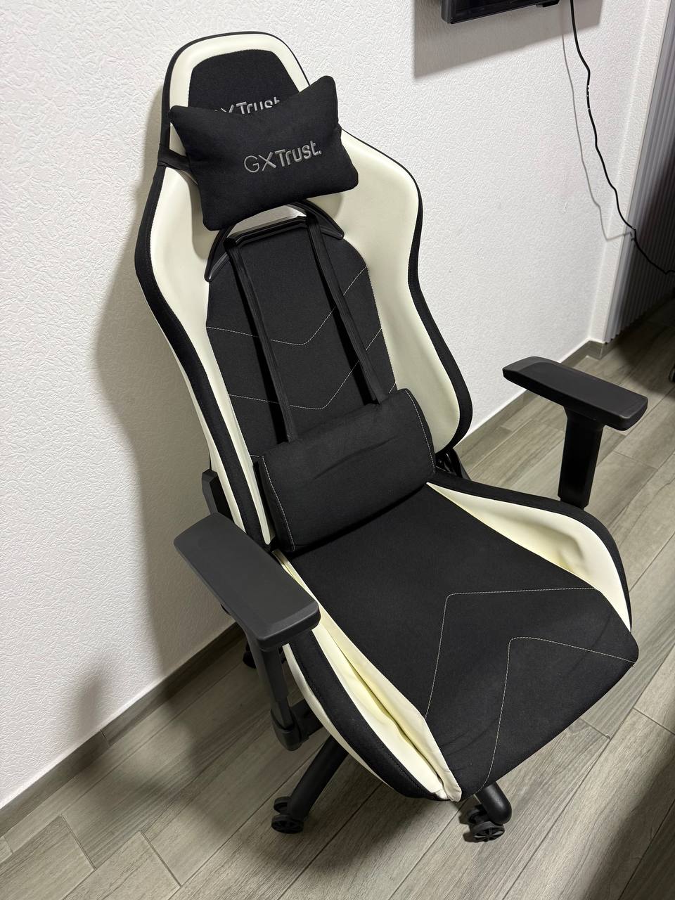 Игровое кресло Trust GXT 714W