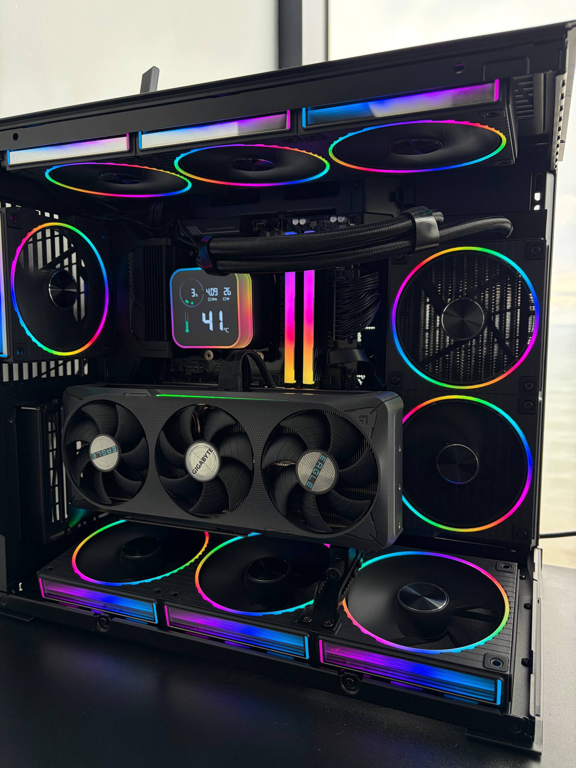 Игровой компьютер: Lian Li O11 Dynamic Mini V2, Ryzen 7 7800X3D, RTX 5070 12GB