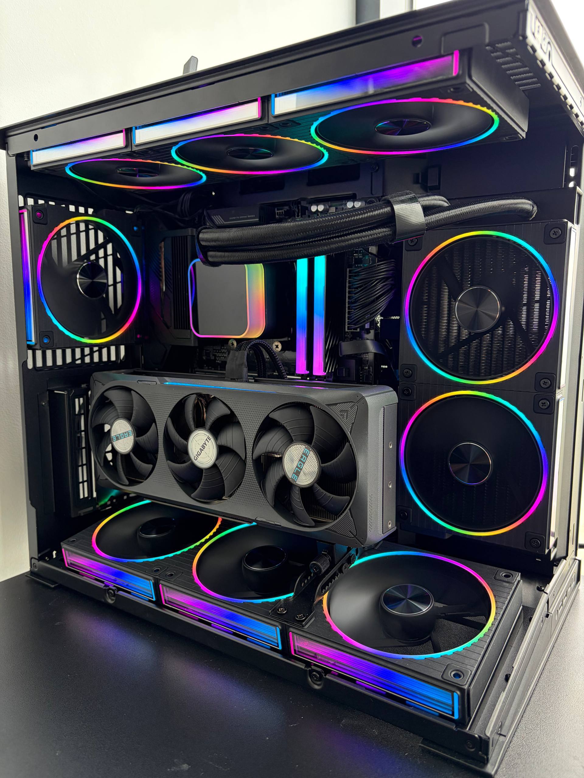 Игровой компьютер: Lian Li O11 Dynamic Mini V2, Ryzen 7 7800X3D, RTX 5070 12GB