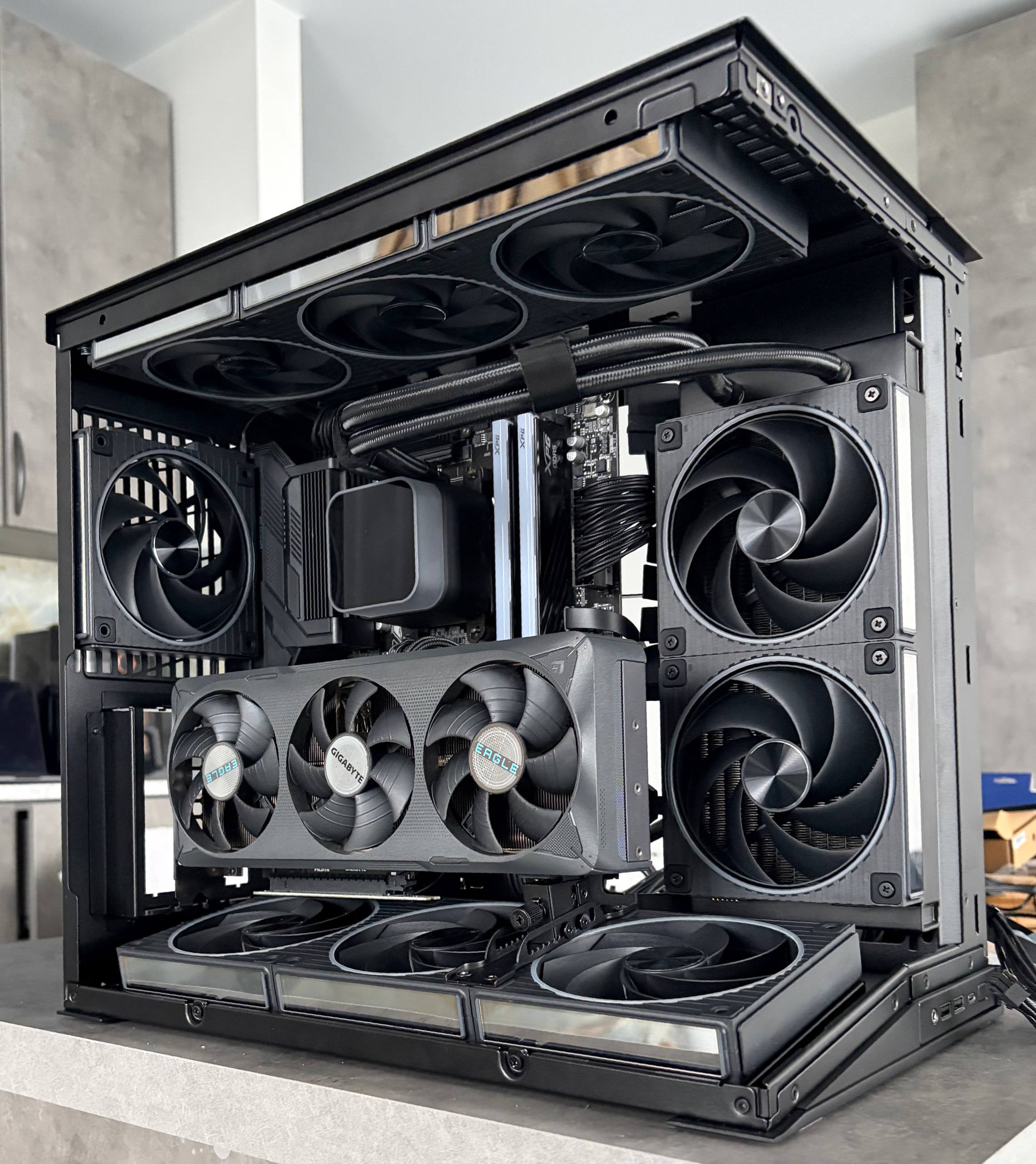 Игровой компьютер: Lian Li O11 Dynamic Mini V2, Ryzen 7 7800X3D, RTX 5070 12GB