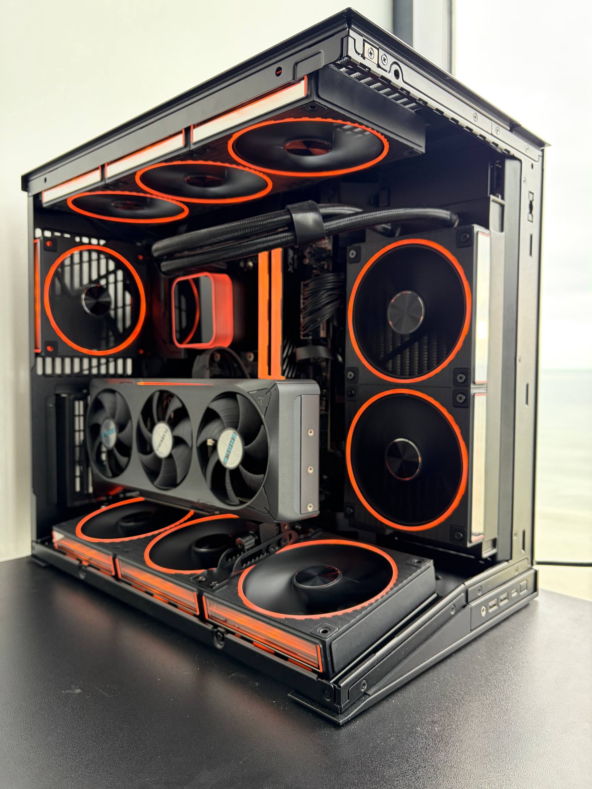 Игровой компьютер: Lian Li O11 Dynamic Mini V2, Ryzen 7 7800X3D, RTX 5070 12GB