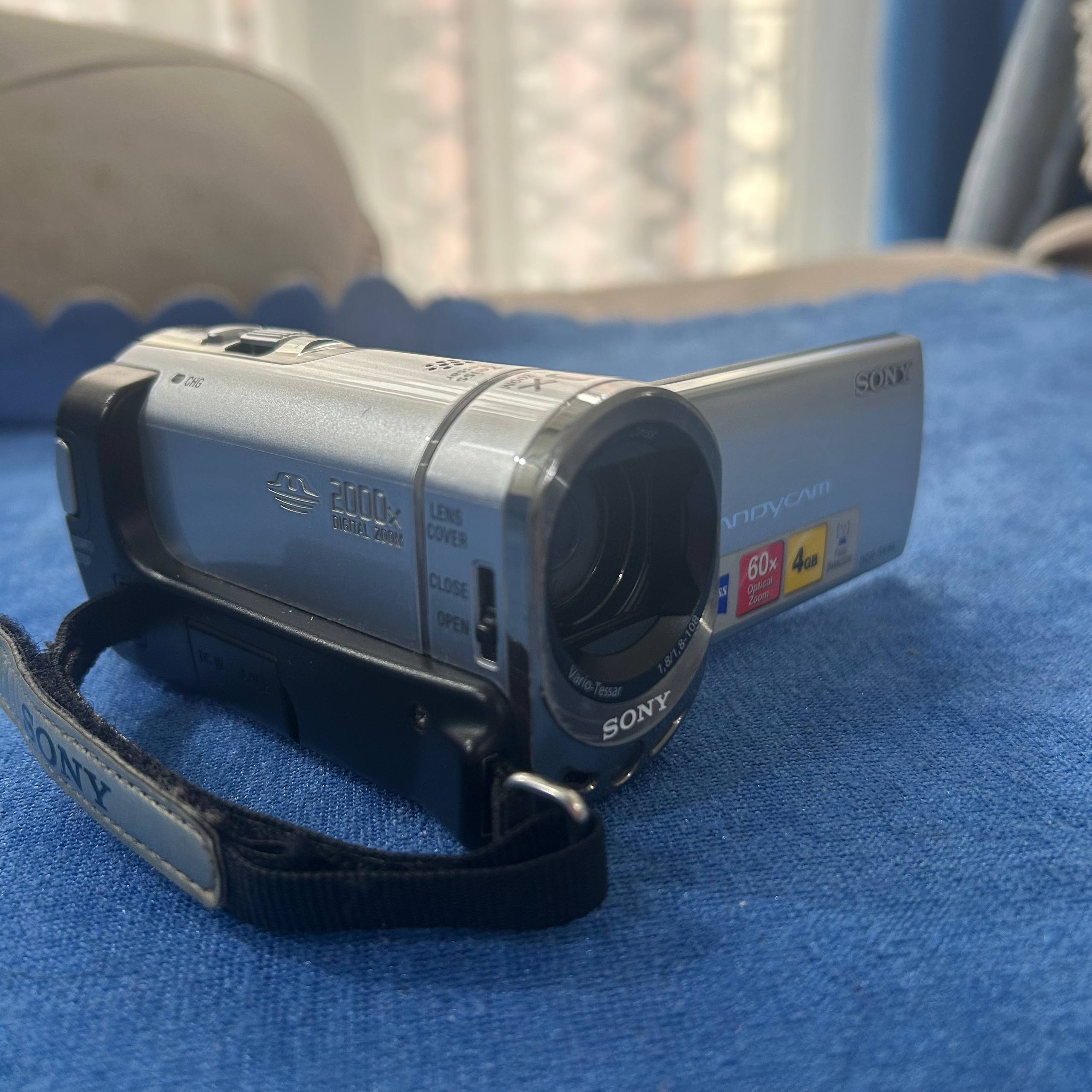 Видеокамера Sony Handycam DCR-SX44E