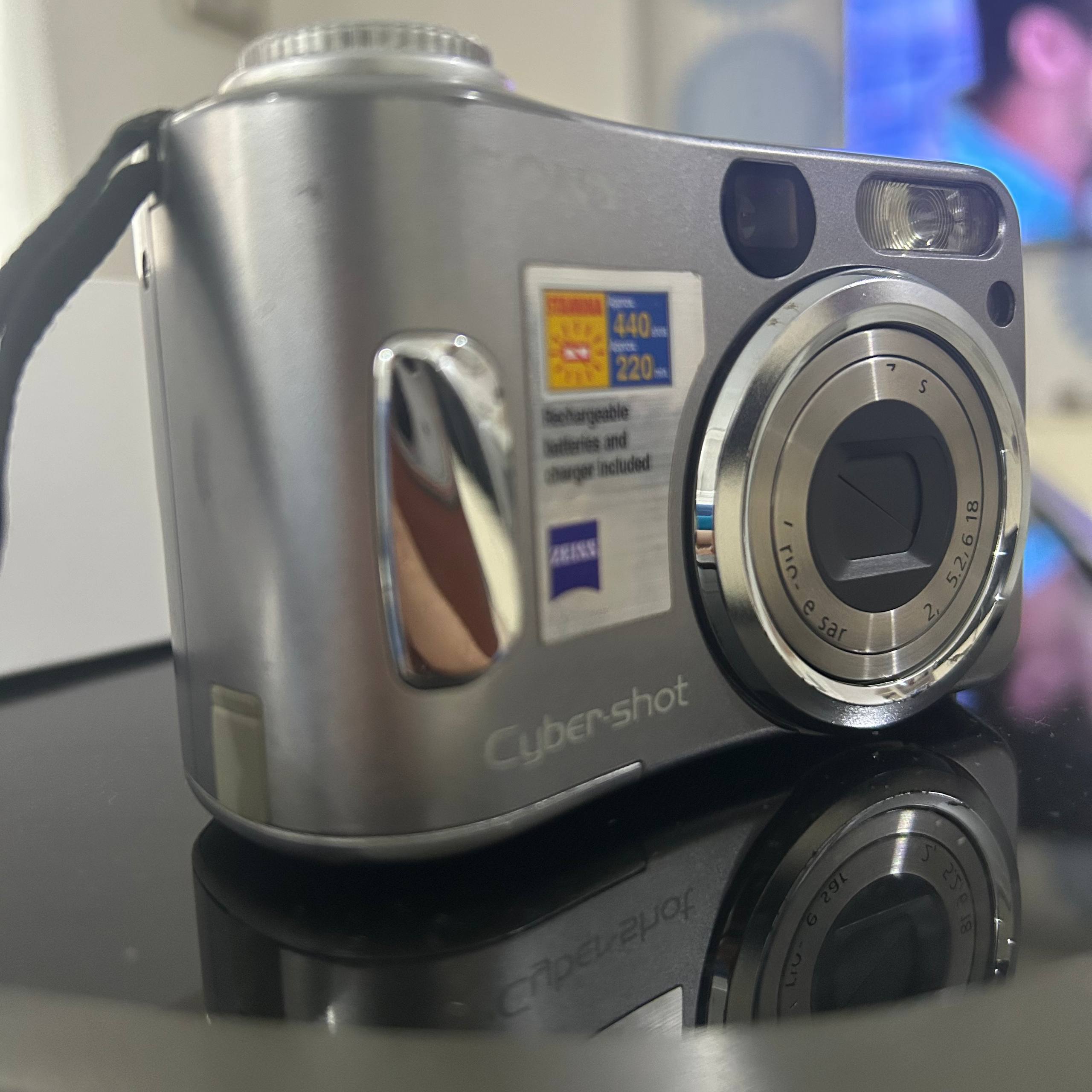 Sony Cyber-shot DSC-S80 цифровая камера