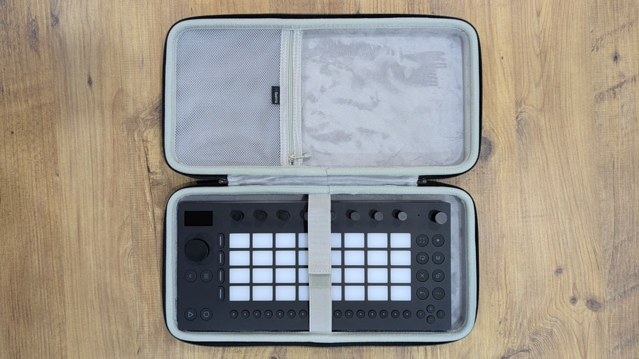 Ableton Move с кейсом и кабелем зарядки