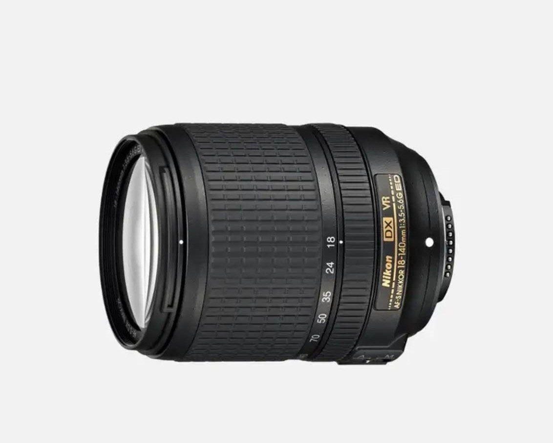 Зум-объектив Nikon DX Nikkor 18-140mm