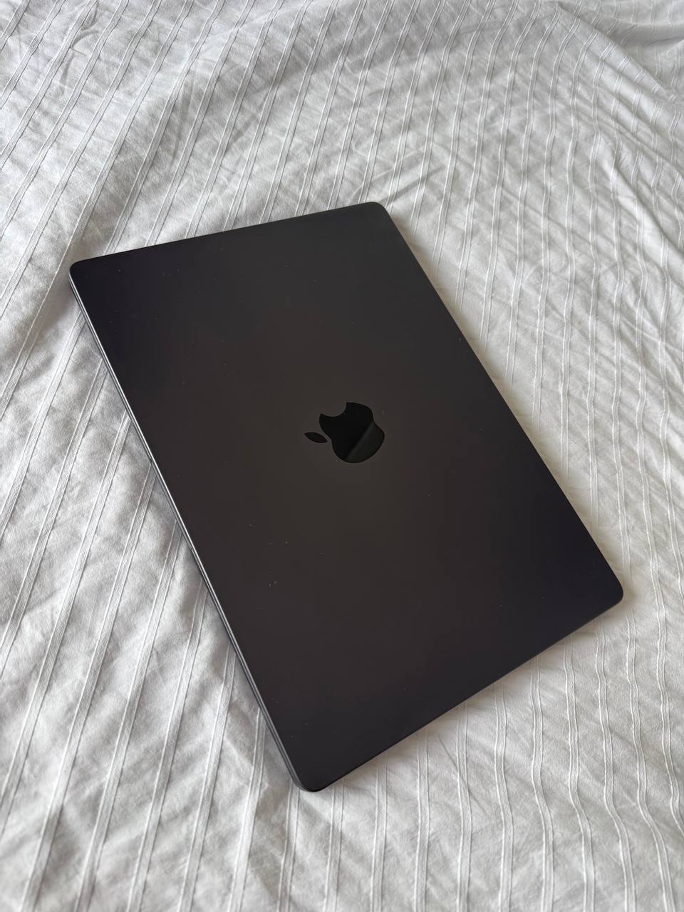 MacBook Pro M5 14" 16 ГБ / 512 ГБ
