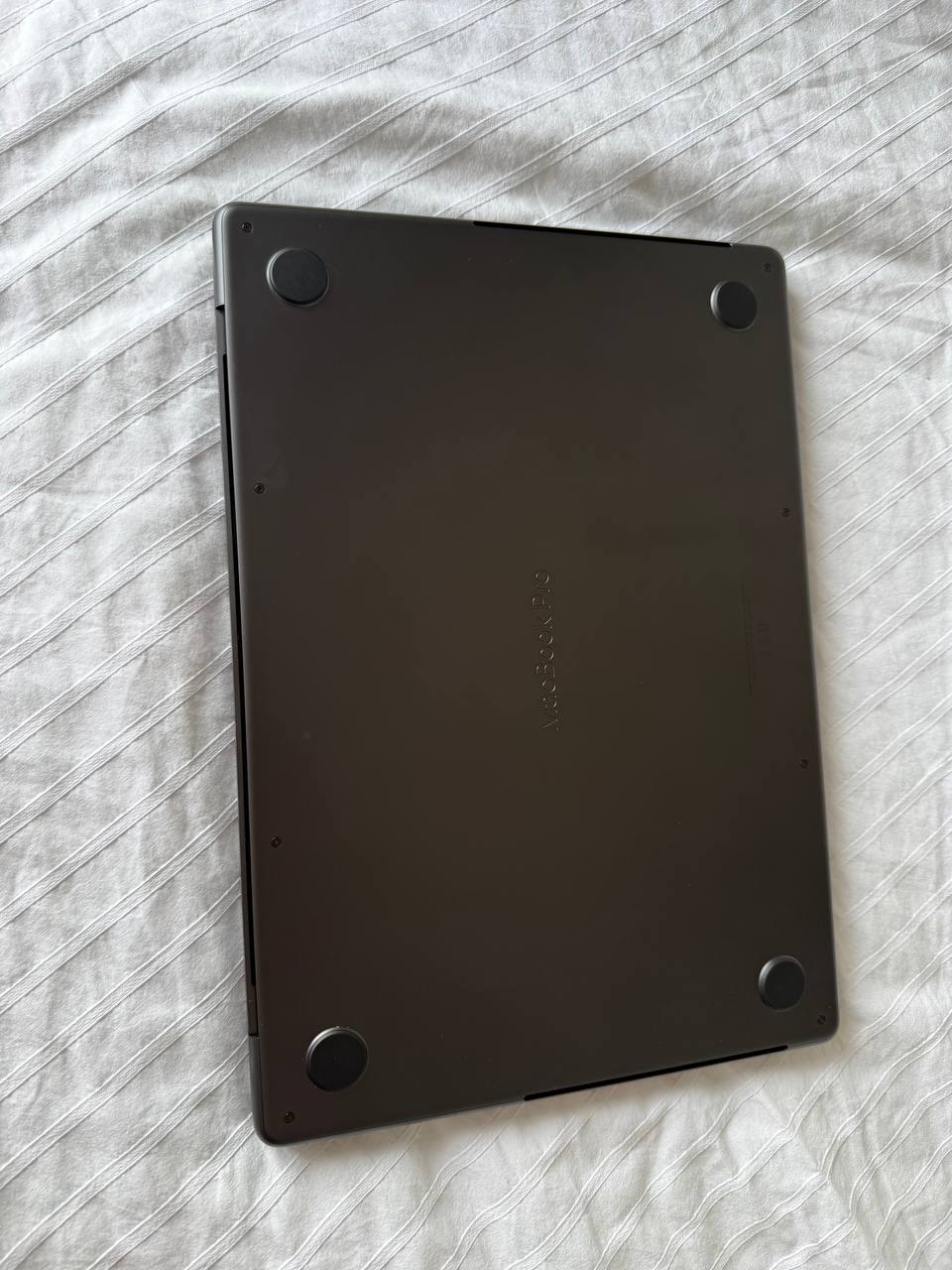 MacBook Pro M5 14" 16 ГБ / 512 ГБ
