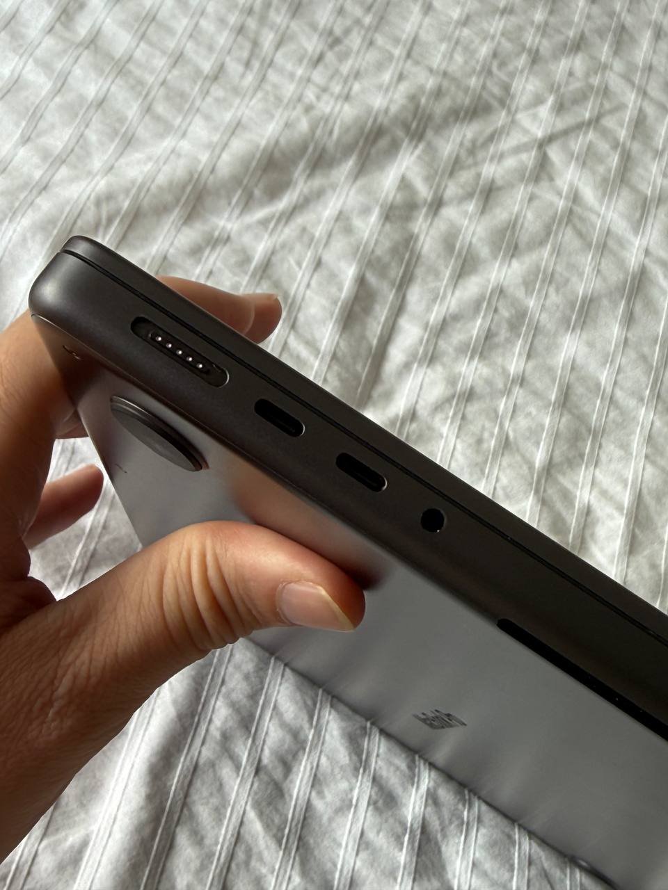 MacBook Pro M5 14" 16 ГБ / 512 ГБ