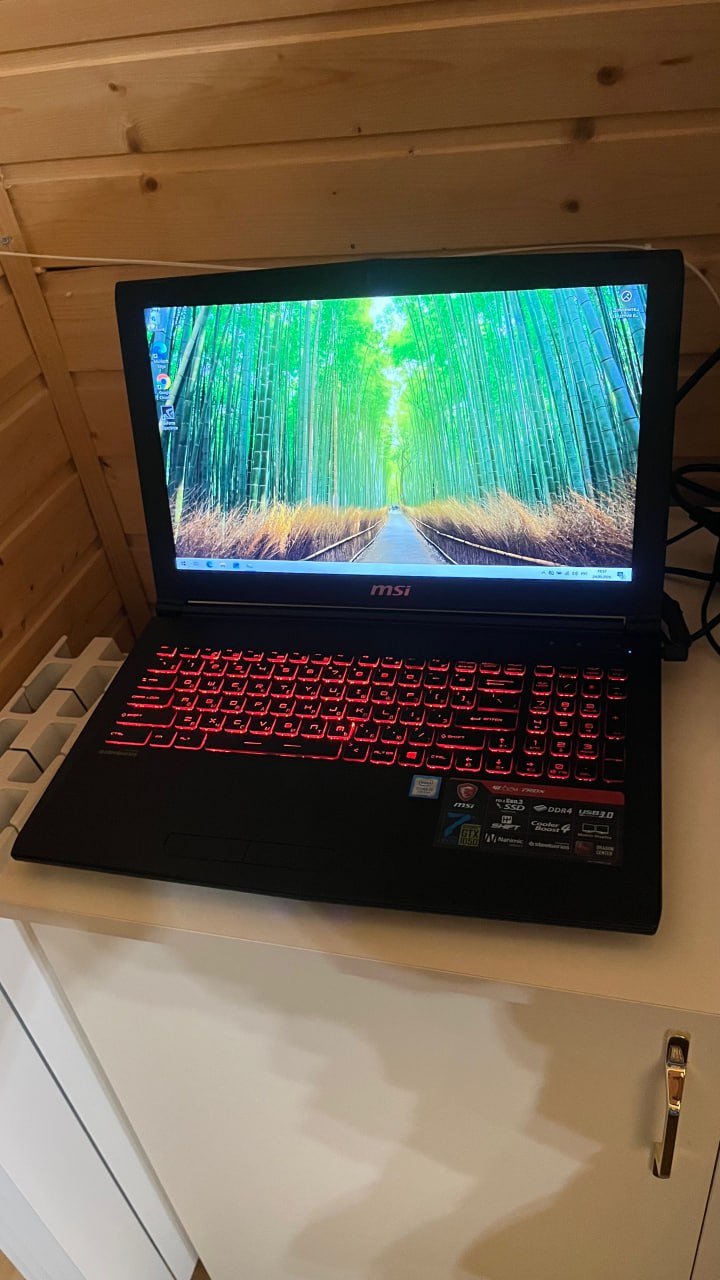 Игровой ноутбук MSI G62 (i5-7300HQ, GTX 1050, 16GB)