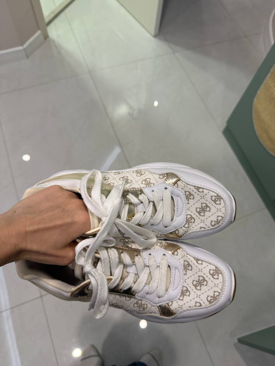 Кроссовки GUESS, 39 размер