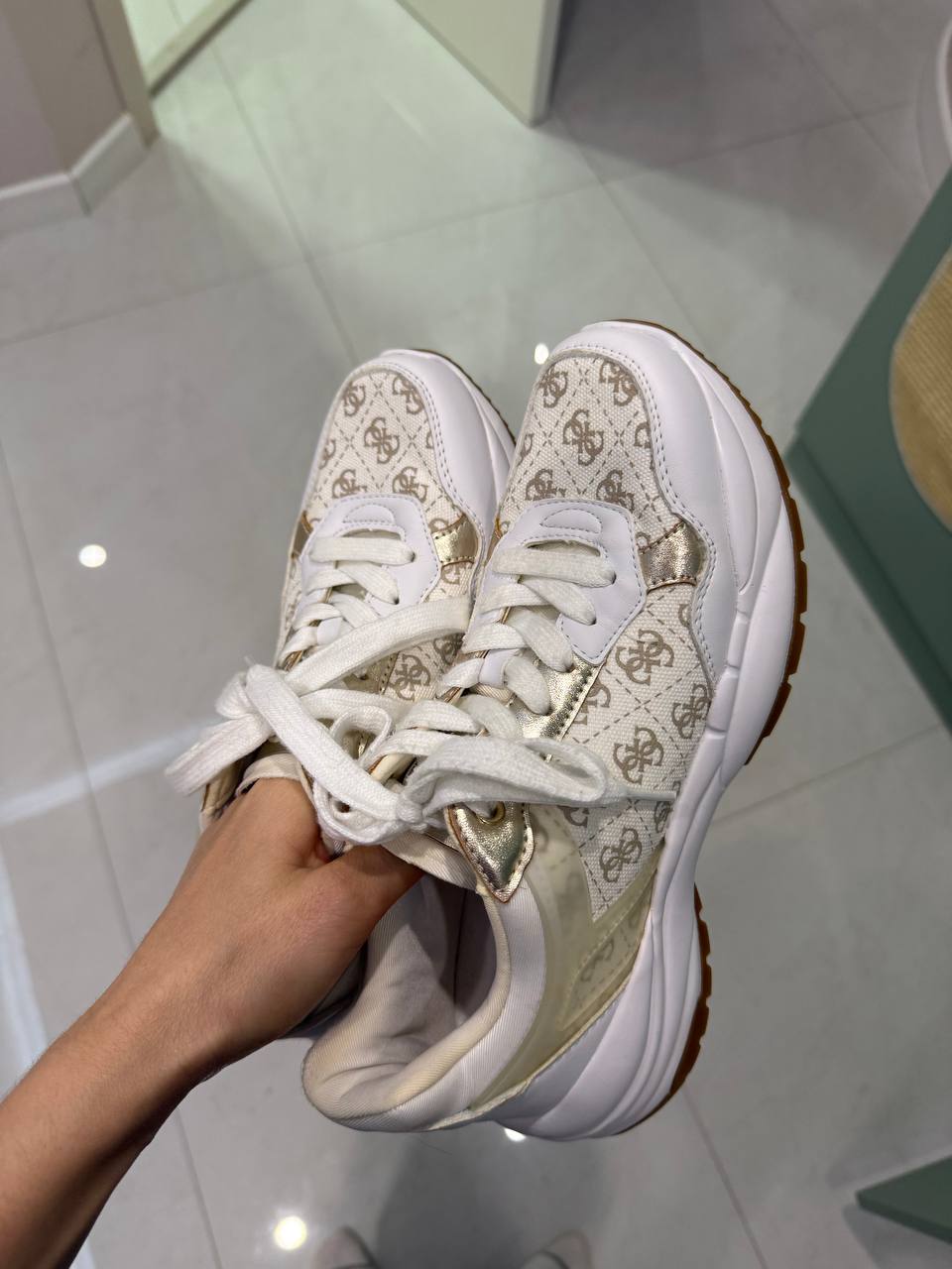 Кроссовки GUESS, 39 размер