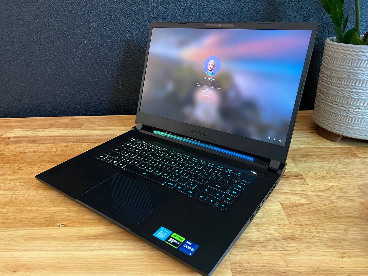 Игровой ноутбук GIGABYTE AORUS 15 BKF 2K 165Hz