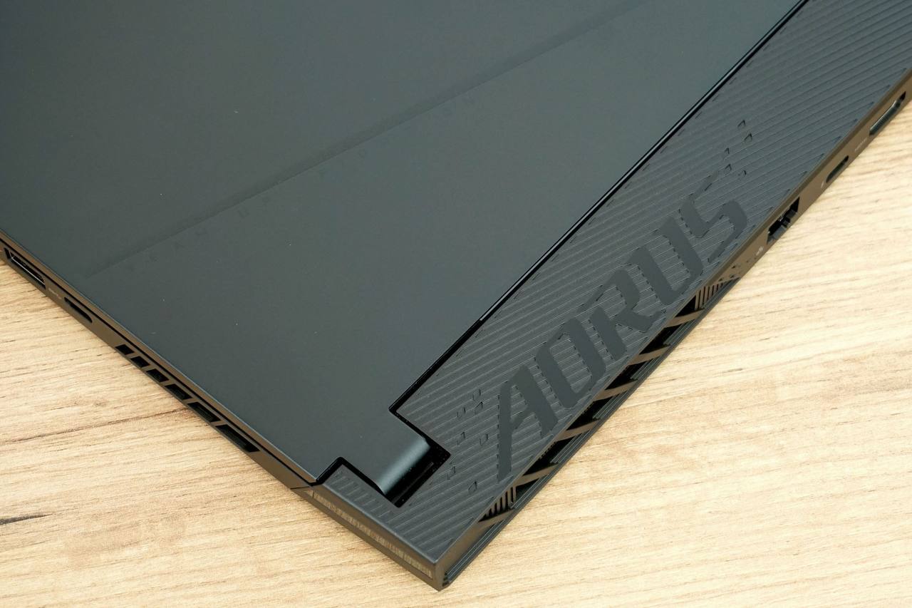Игровой ноутбук GIGABYTE AORUS 15 BKF 2K 165Hz