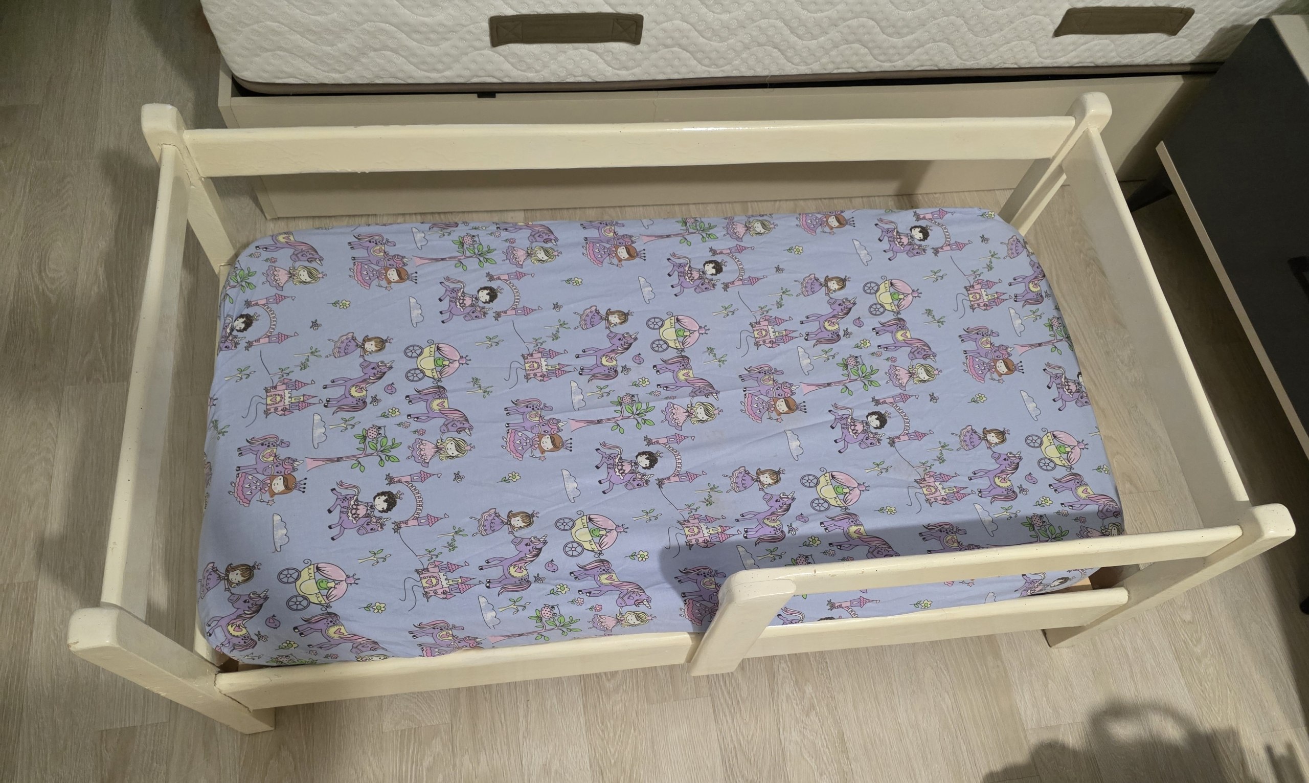 Детская деревянная кроватка с матрасом 120x60