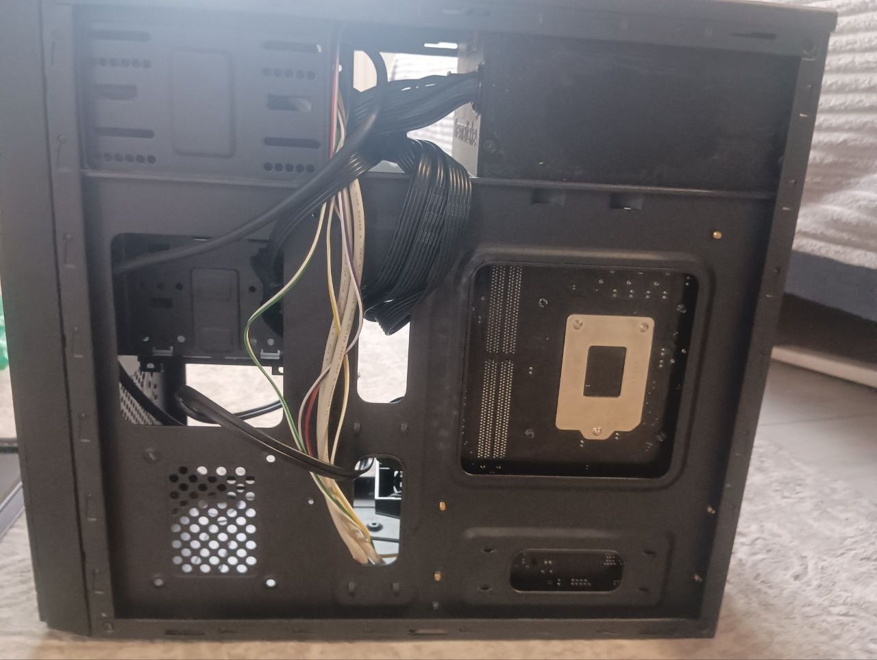 Игровой ПК: i5 8400, GTX 1050 Ti, 16GB RAM, SSD 240GB