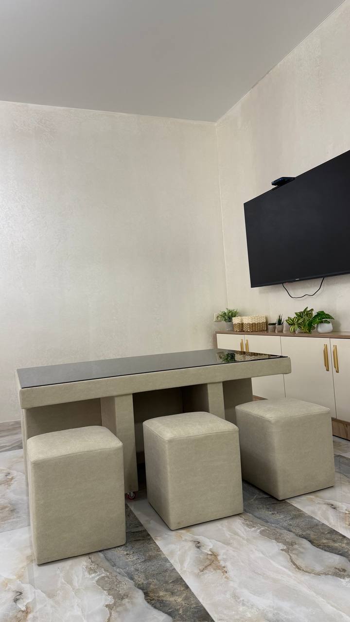 Комплект для гостиной: стол 130×80 см + 6 пуфиков