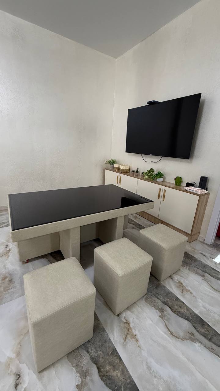 Комплект для гостиной: стол 130×80 см + 6 пуфиков