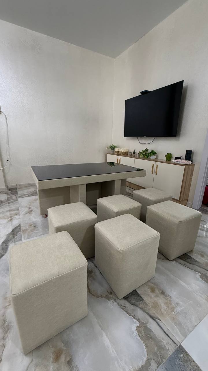 Комплект для гостиной: стол 130×80 см + 6 пуфиков
