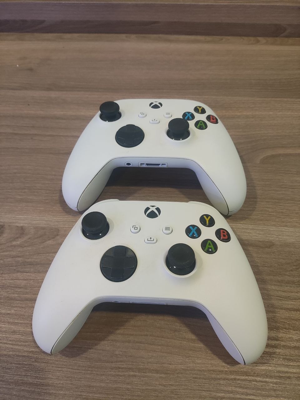 Xbox Series S 512 GB + 2 геймпада Xbox Wireless Controller