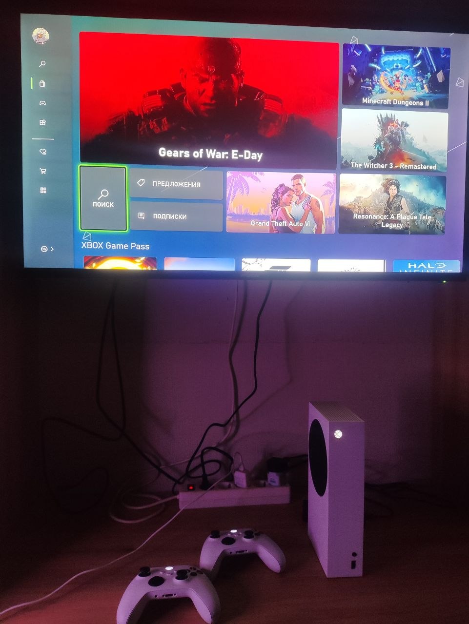 Xbox Series S 512 GB + 2 геймпада Xbox Wireless Controller