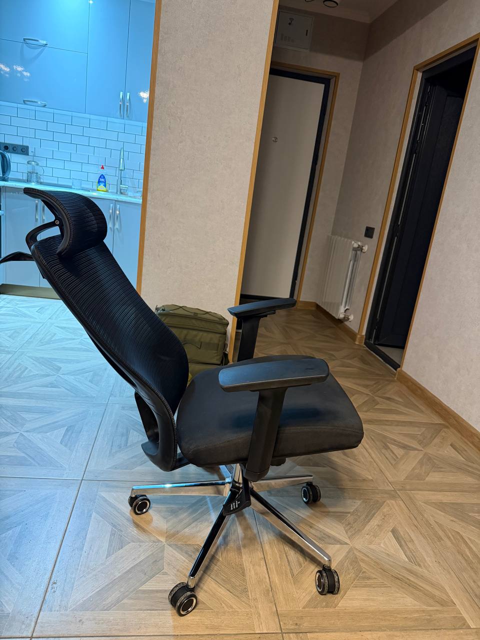 Игровое компьютерное кресло