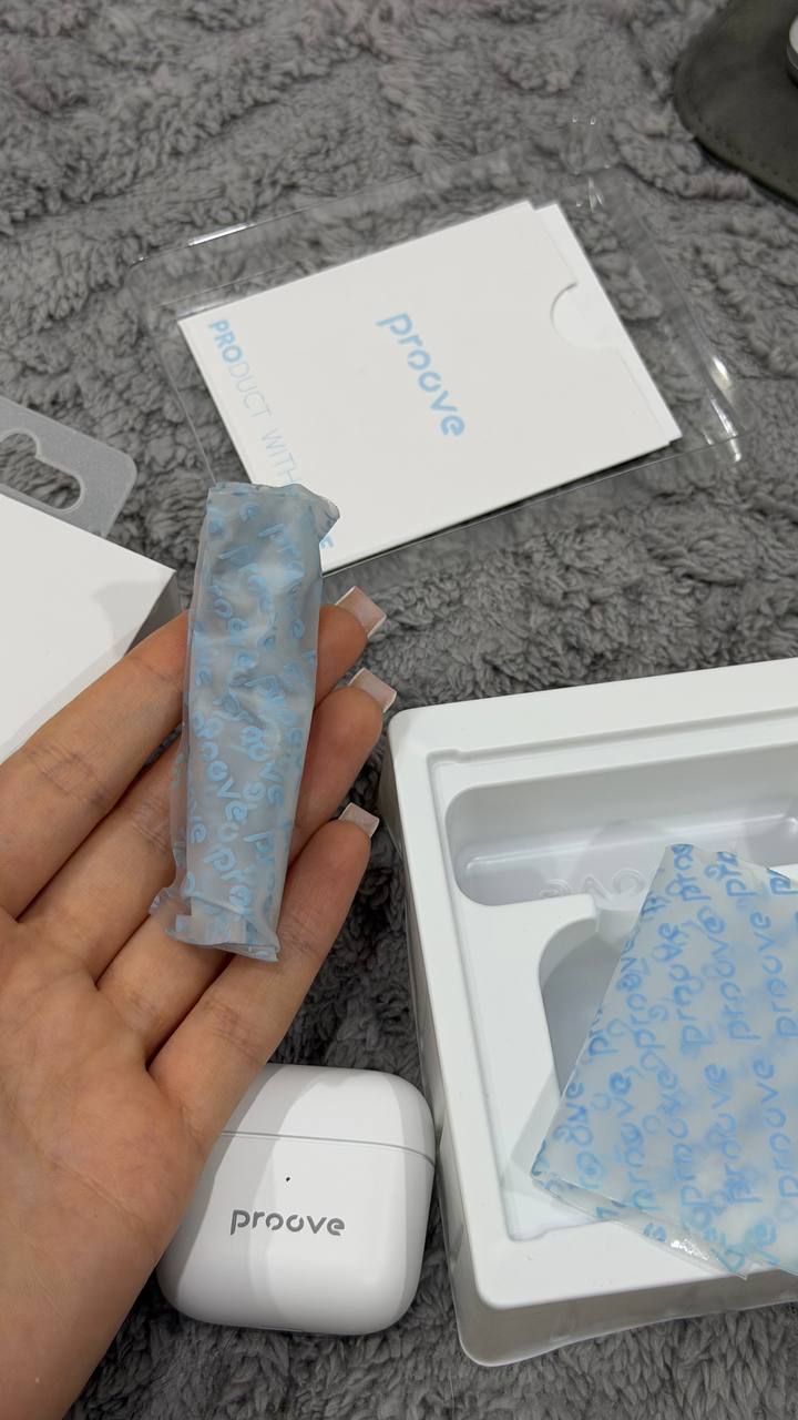 Наушники, практически новые, полный комплект