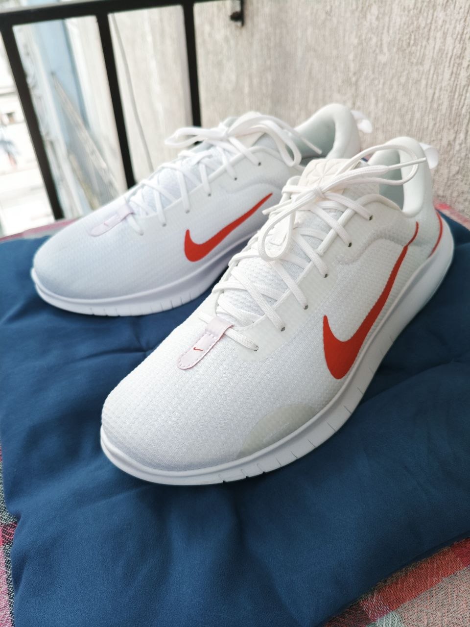Кроссовки Nike Flex Experience Run 12 White/University Red, 44.5-45
