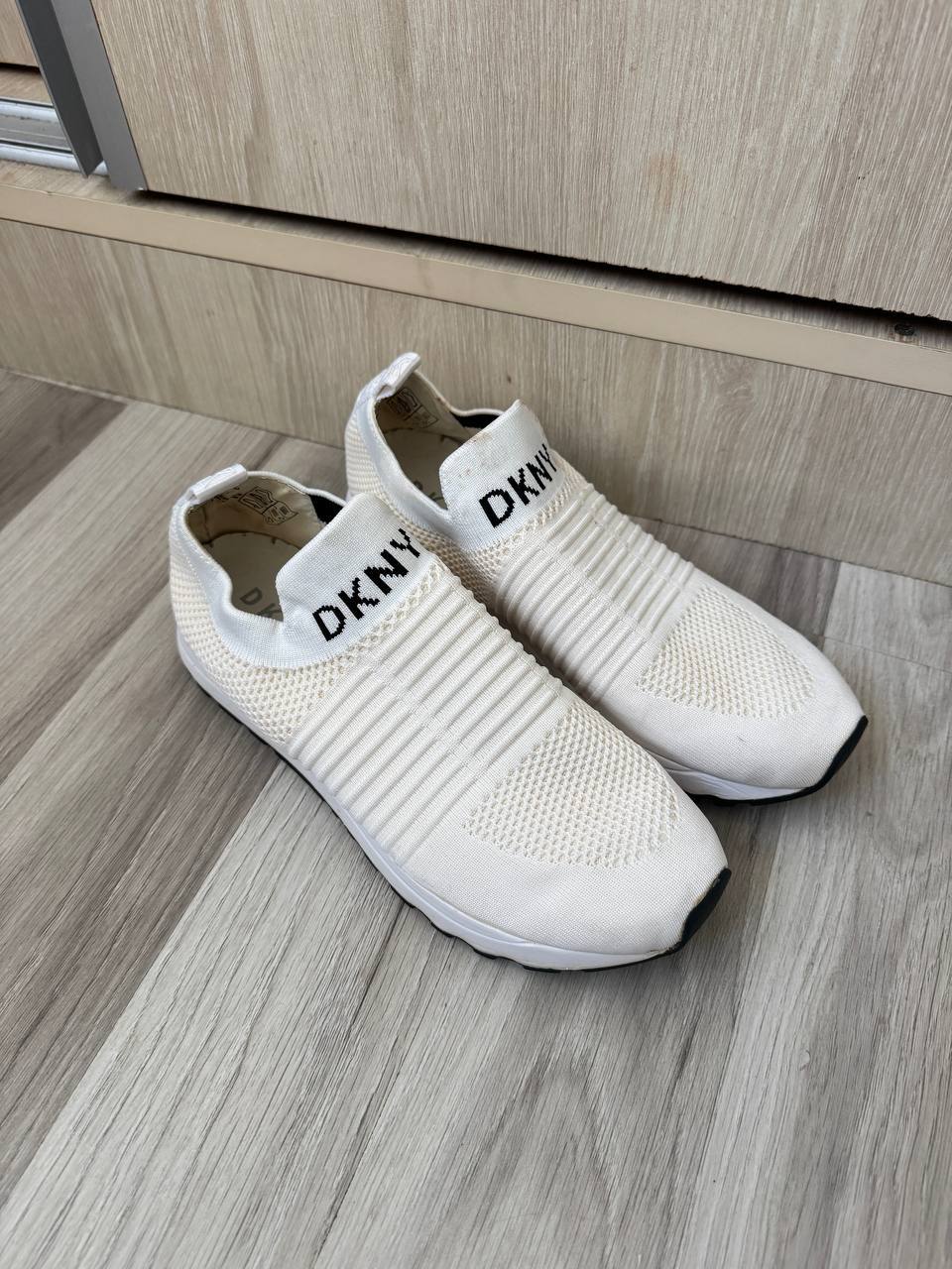 Кроссовки DKNY, 38 размер