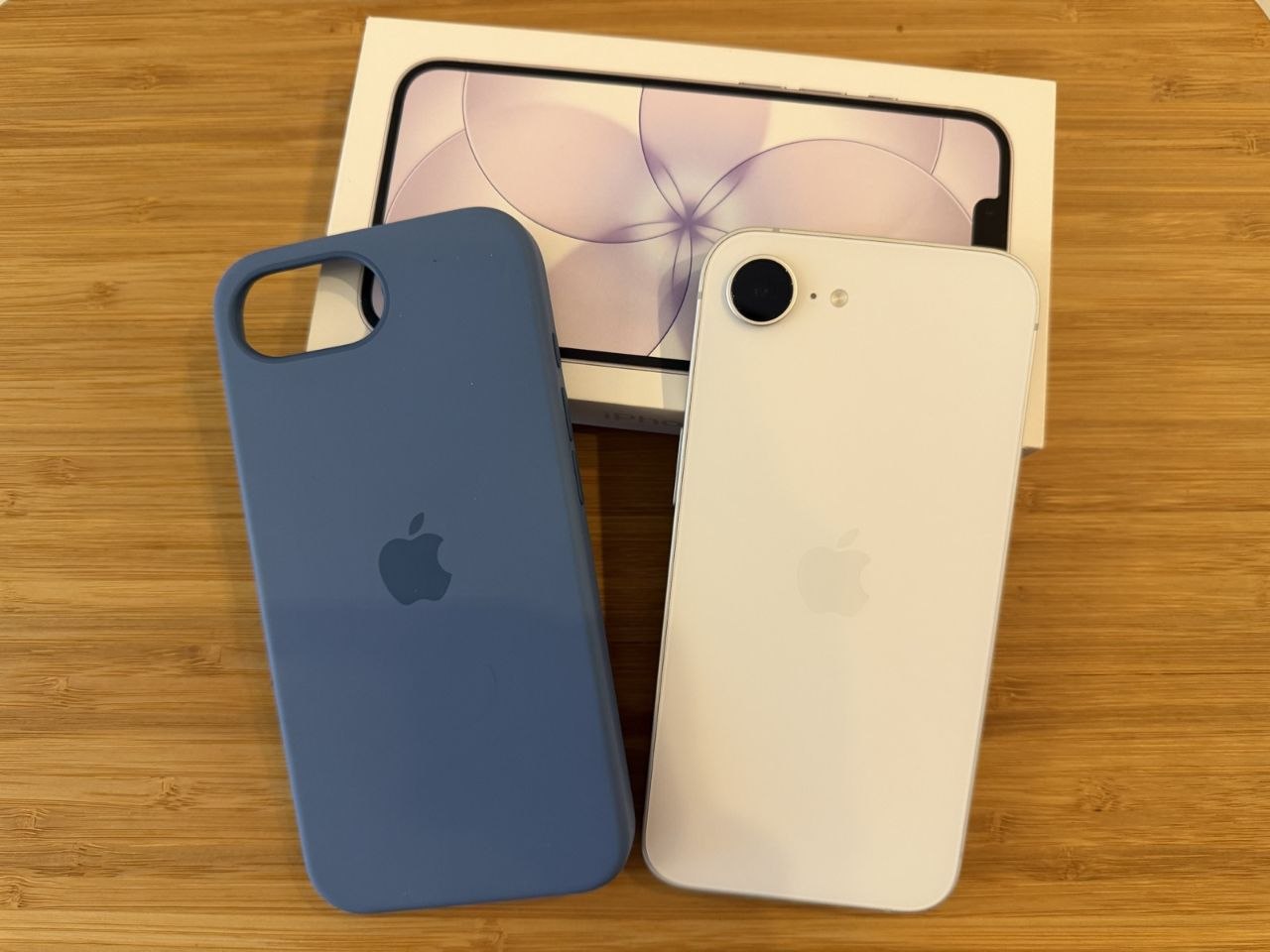 iPhone 17e 256GB (SIM + eSIM)