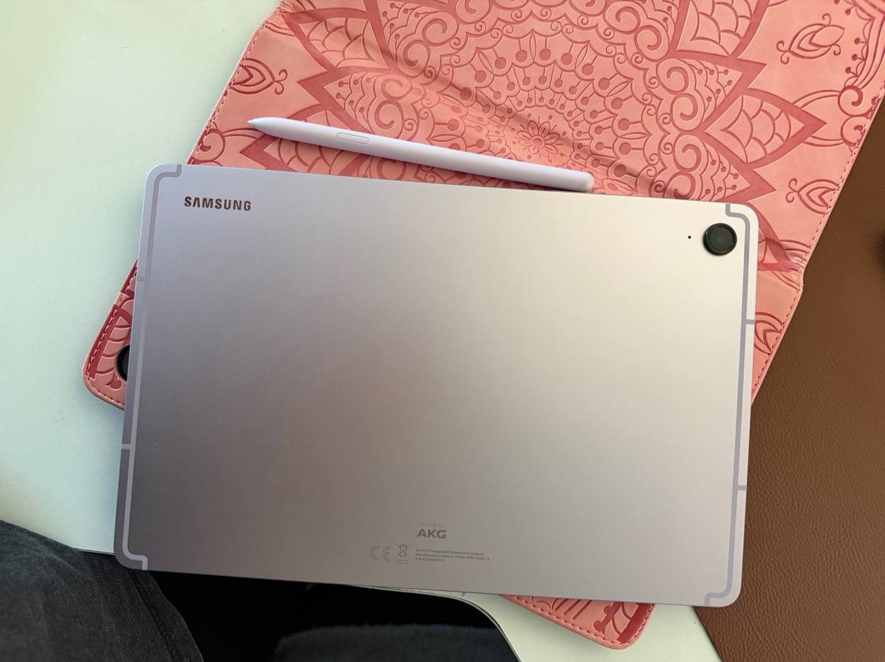 Планшет Samsung Galaxy Tab S9 FE с чехлом и стилусом