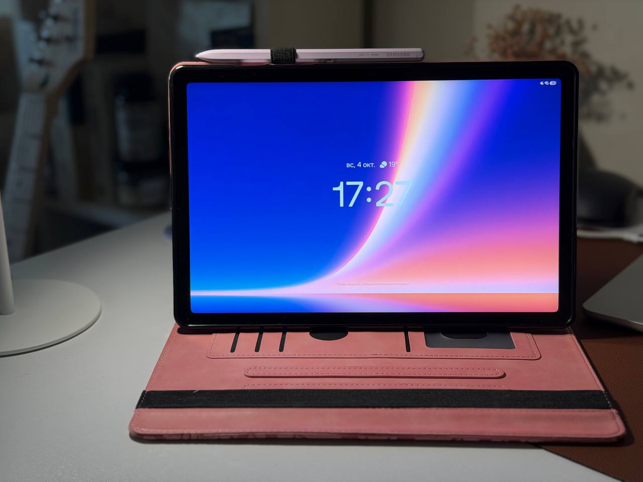 Планшет Samsung Galaxy Tab S9 FE с чехлом и стилусом
