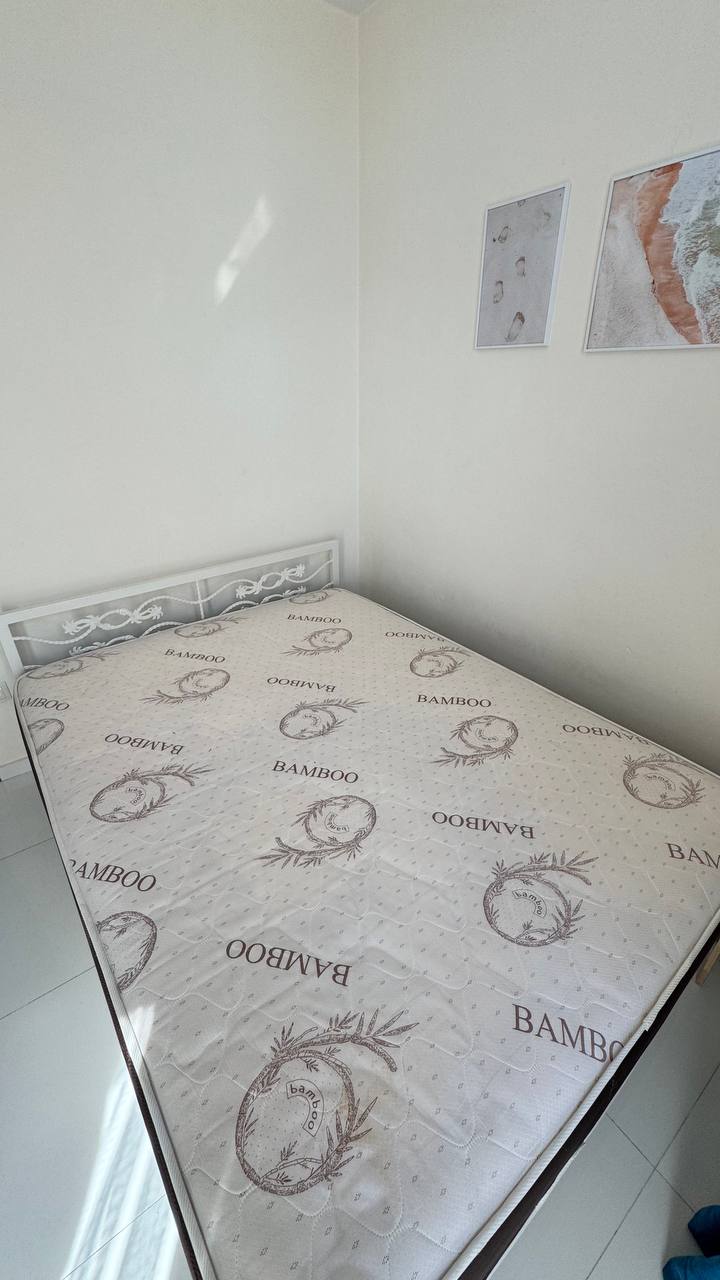 Кровать с матрасом 150x200, кованое изголовье