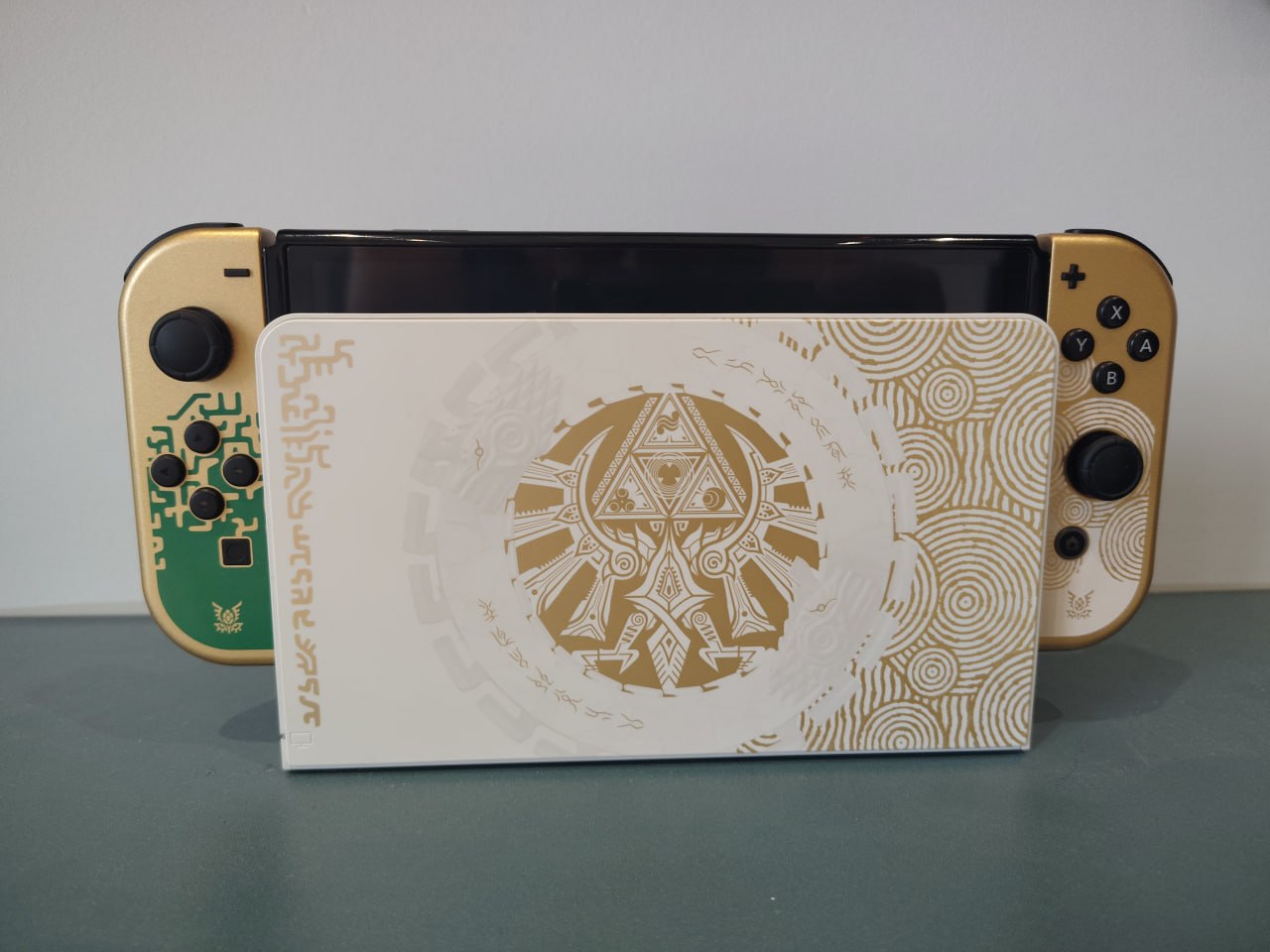 Nintendo Switch OLED The Legend of Zelda: Tears of the Kingdom edition (прошитая