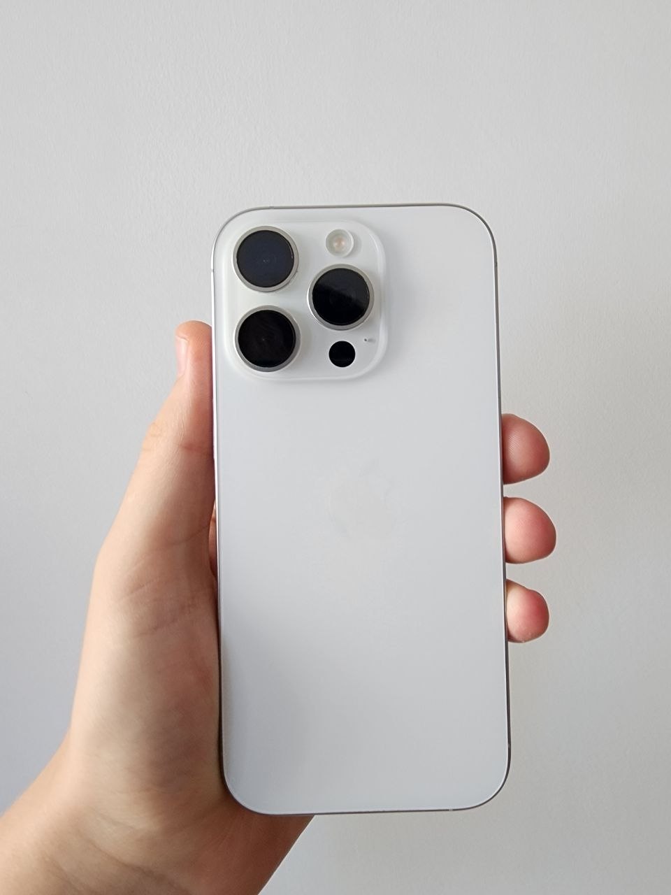 iPhone 16 Pro 128GB White Titanium