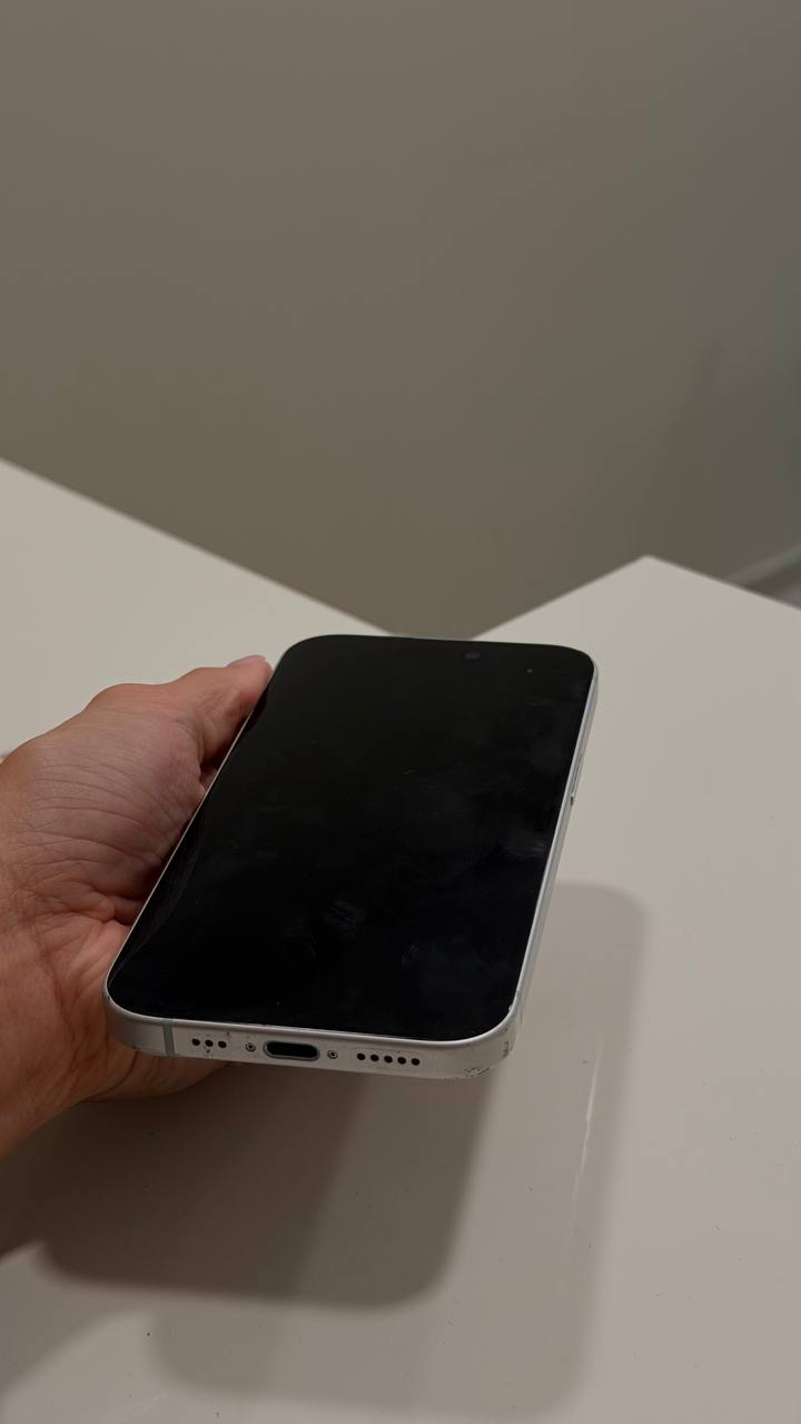 Apple iPhone 15 128GB белый