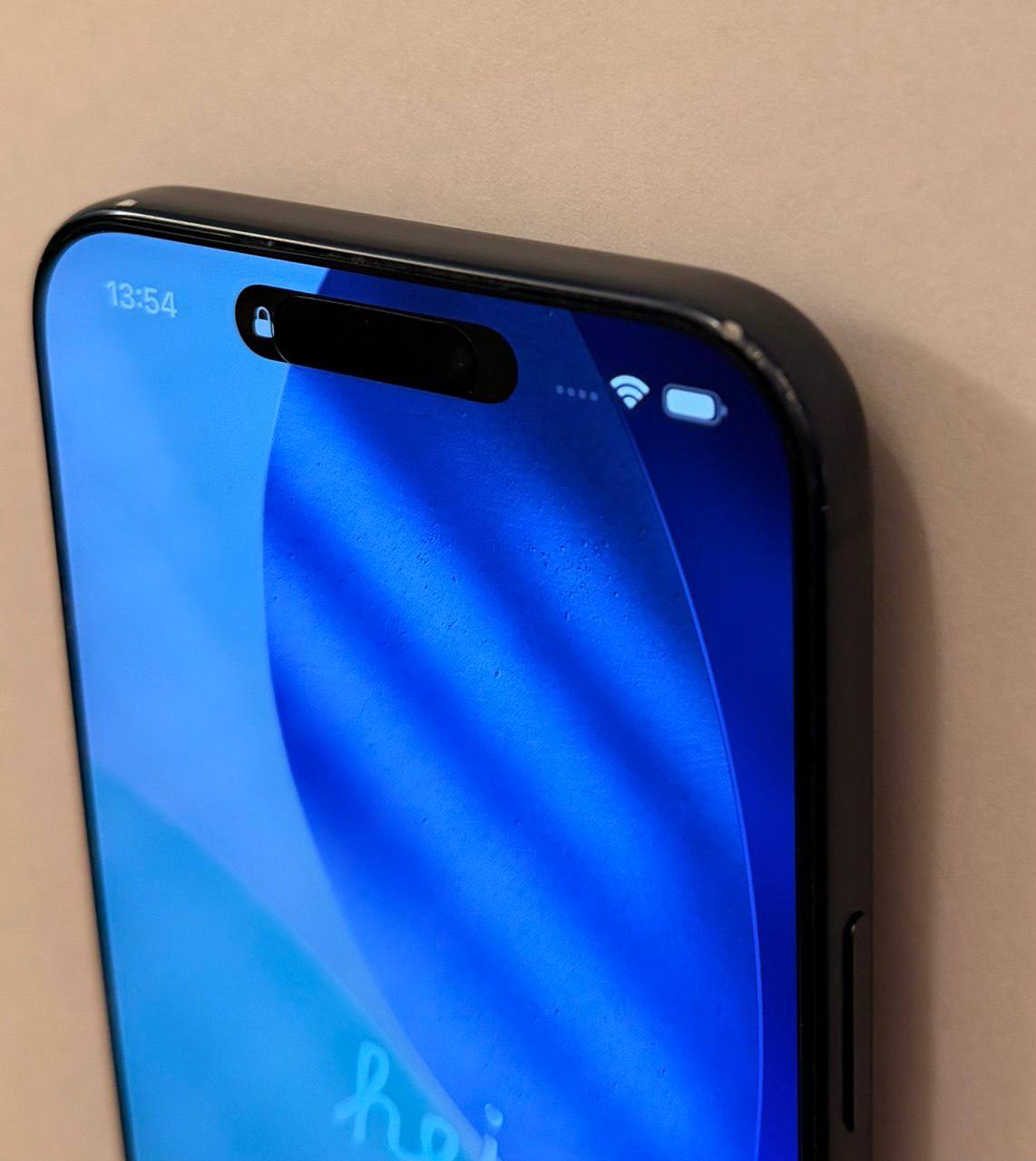 iPhone 17 Pro Max, батарея 93%