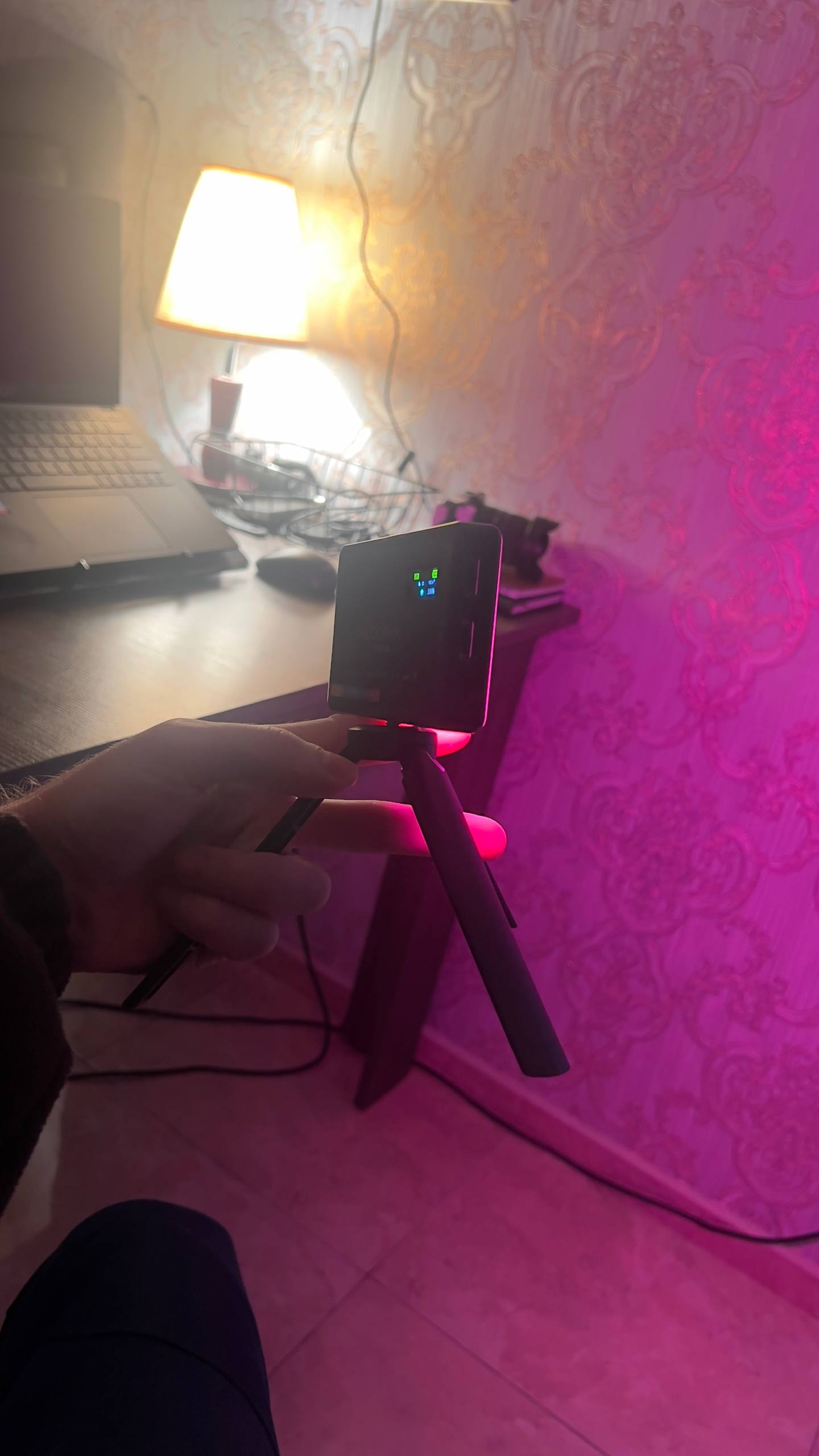 Профессиональный RGB видеосвет Loonix с триногой