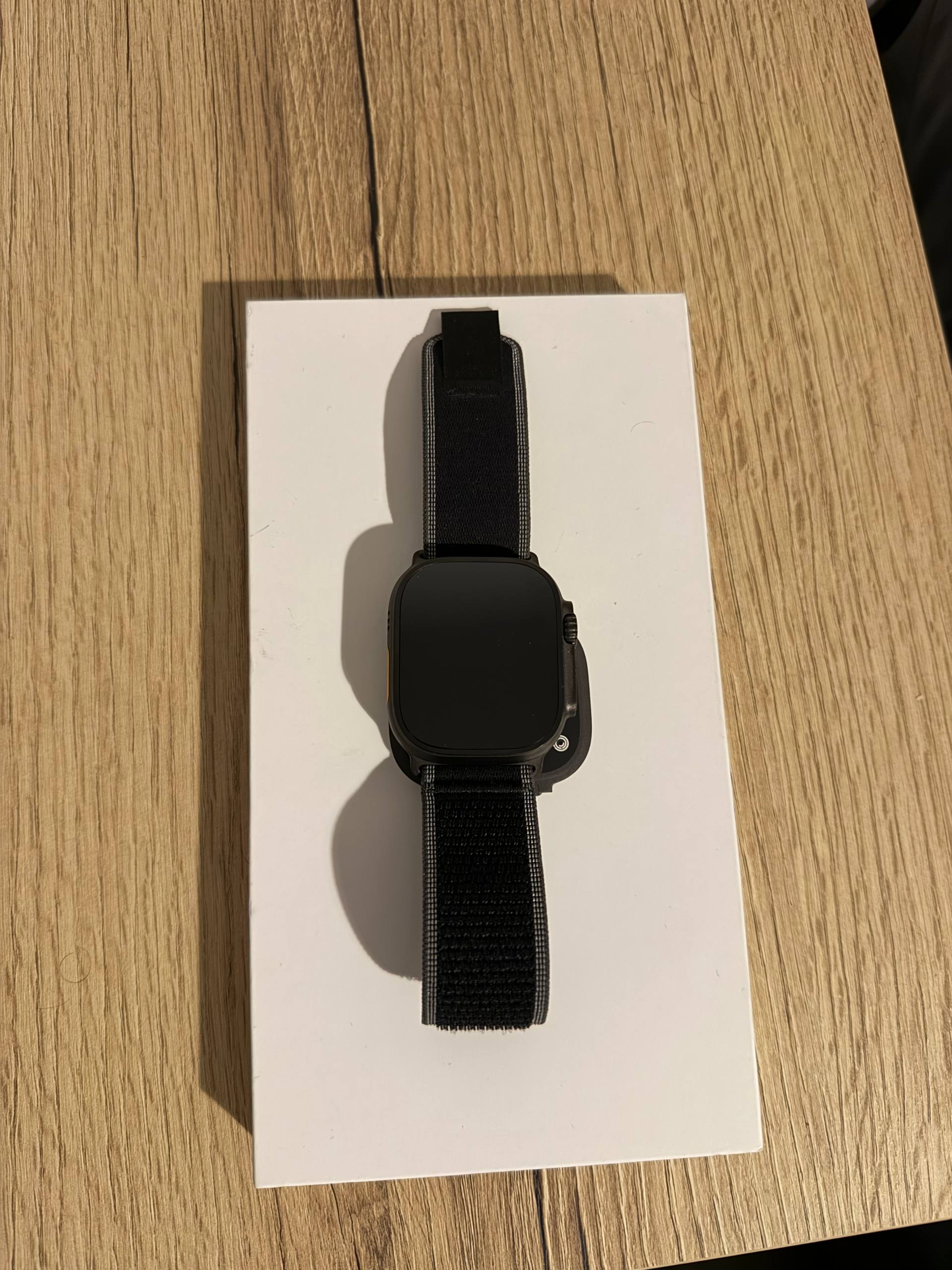 Apple Watch Ultra 3 49mm Black Titanium Trail Loop