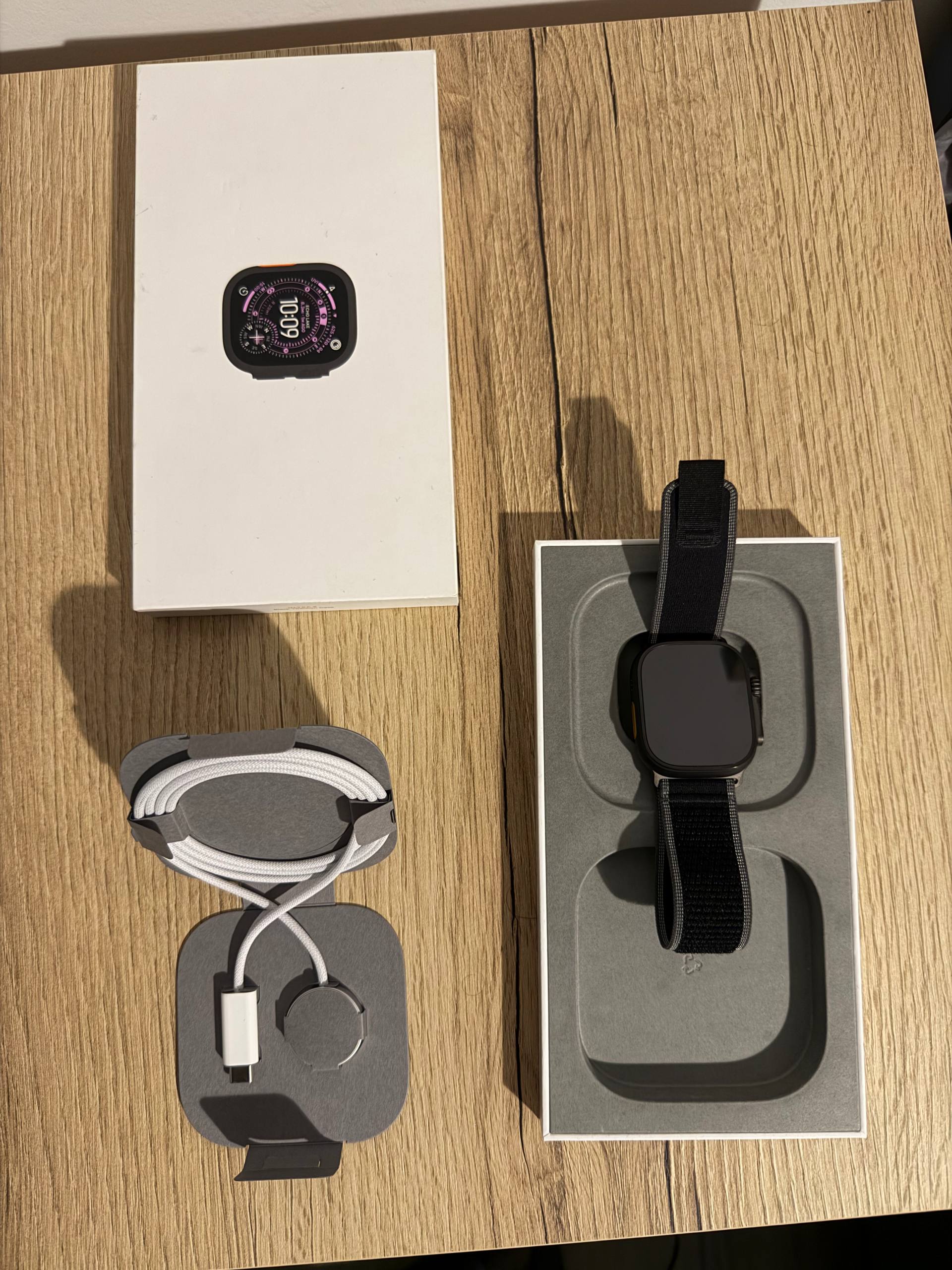 Apple Watch Ultra 3 49mm Black Titanium Trail Loop