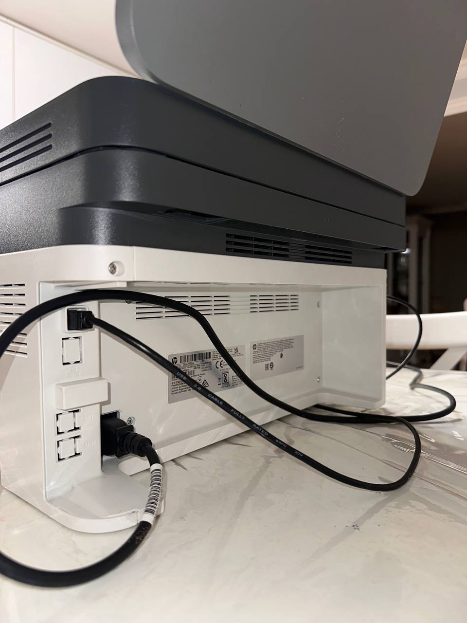 Принтер HP черно-белый