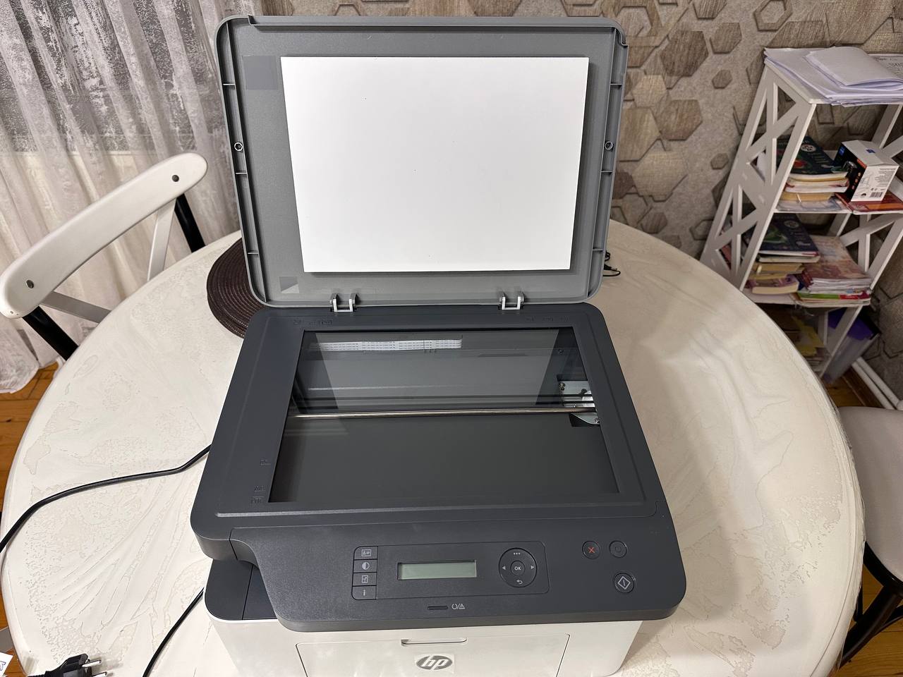 Принтер HP черно-белый