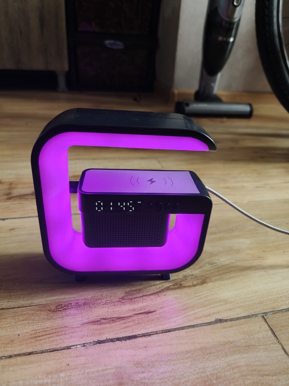 Беспроводная зарядка с ночником, Bluetooth-колонкой и будильником