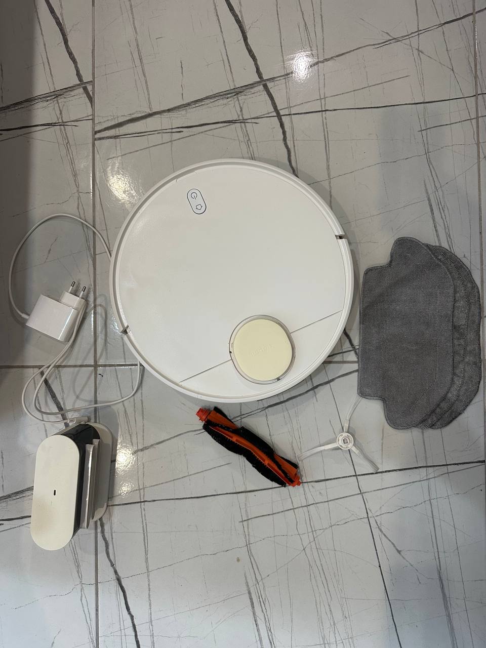 Робот-пылесос Xiaomi с насадками и тряпками