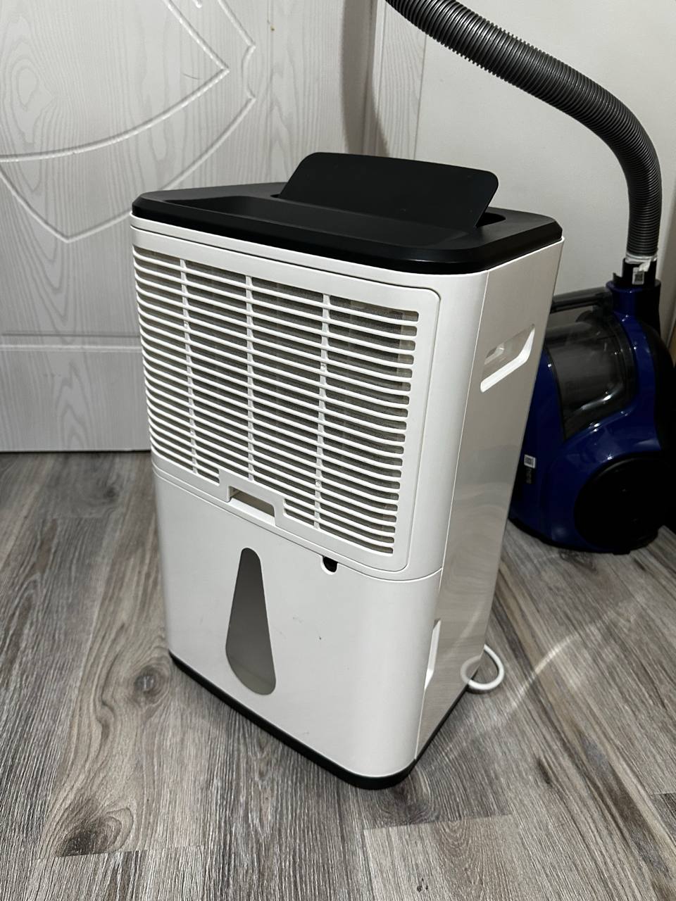 Осушитель воздуха Sencor SDH 3028WH