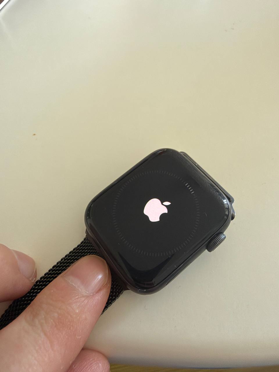 Apple Watch SE, батарея 92%