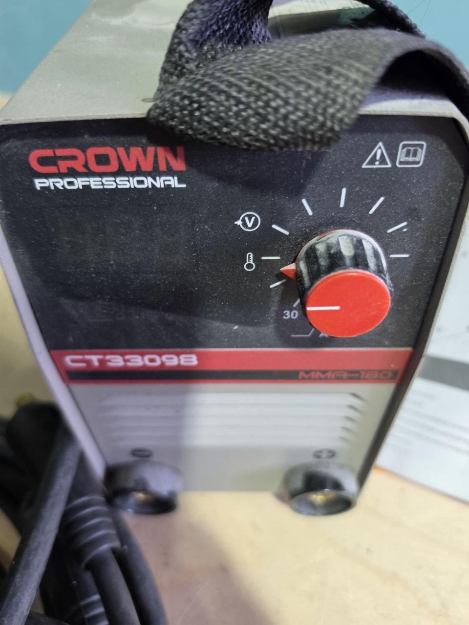 Сварочный набор: аппарат Crown, маска Ingco, уровень, электроды