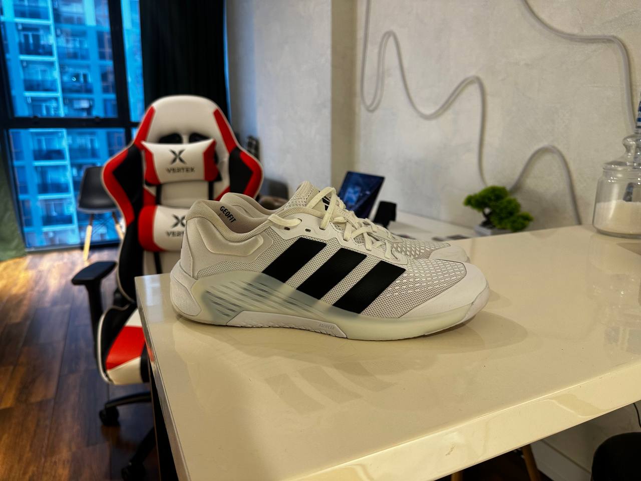 Кроссовки Adidas новые